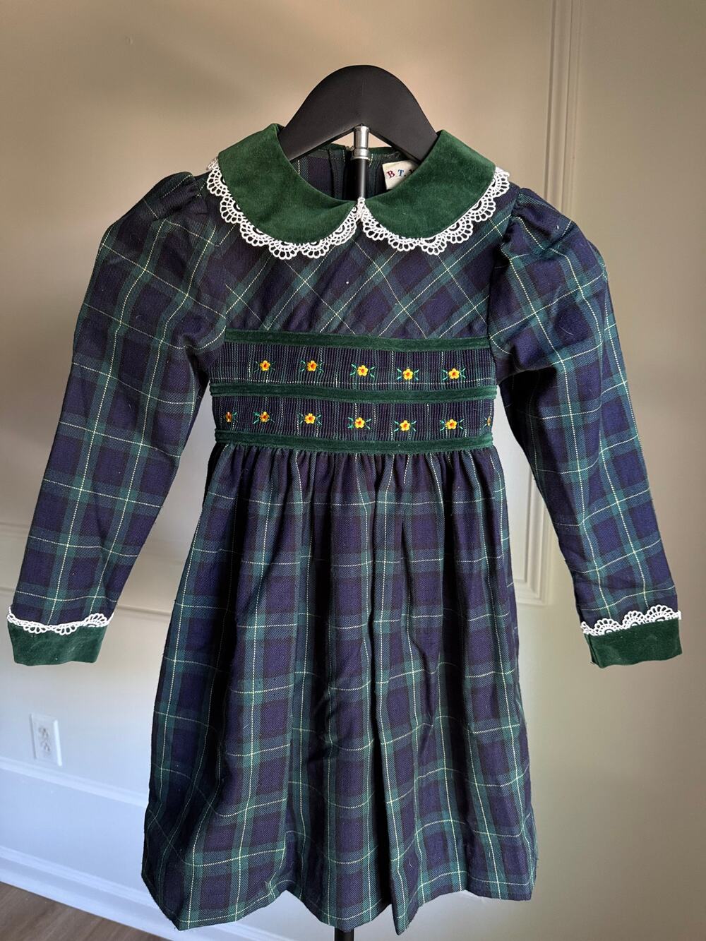 Vintage Y2K Girls Plaid Smocked Dress 6X Peter Pan Collar Floral Holiday